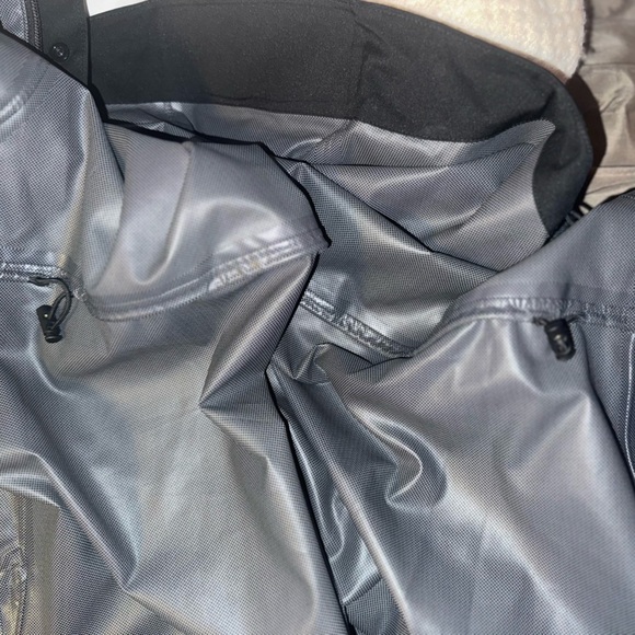 Uniqlo Lightweight Jacket - Picture 3 of 7